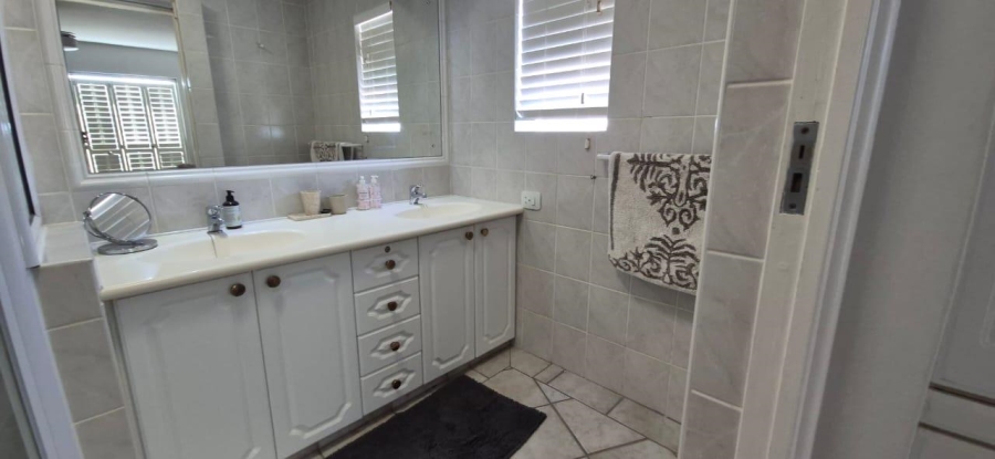 To Let 3 Bedroom Property for Rent in Mossel Bay Central Western Cape